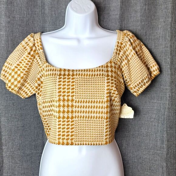 NWT- ALTAR'D STATE Cropped Top - Picture 1 of 8